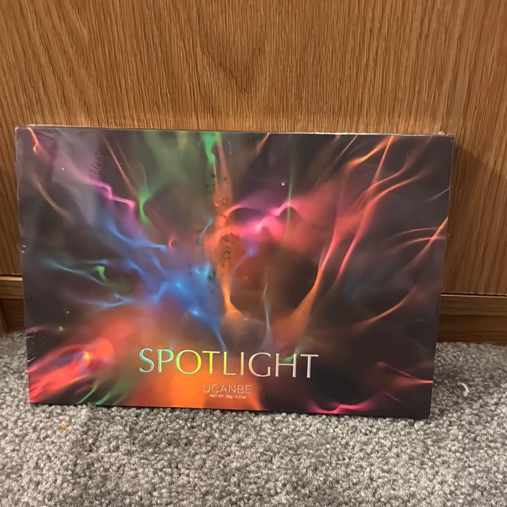 UCANBE Spotlight Eyeshadow Palette